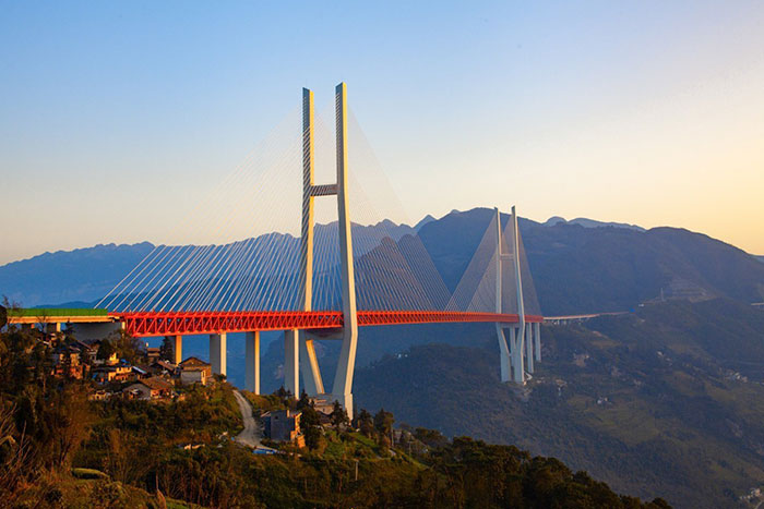 le pont est le plus haut du monde Beipanjiang