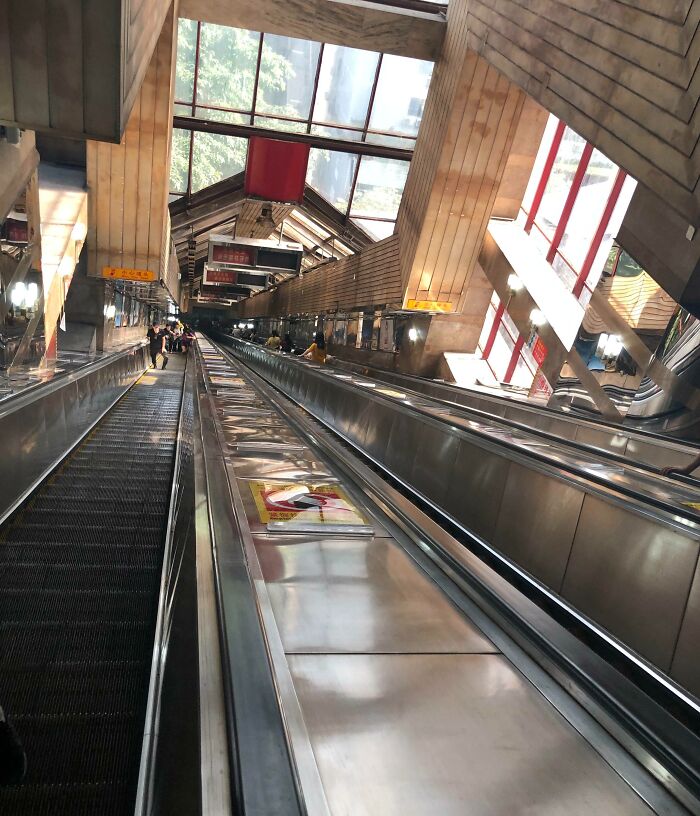 escalator à la station de métro de Chongqing, Chine