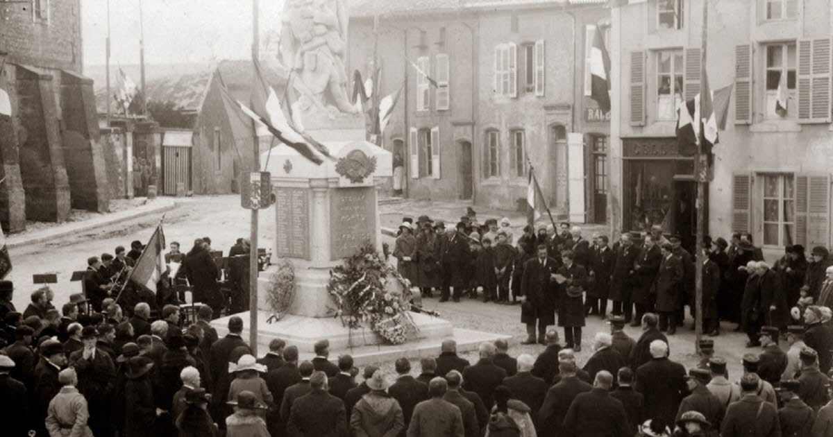 , Photos Le monument aux morts de Stenay a 100 ans