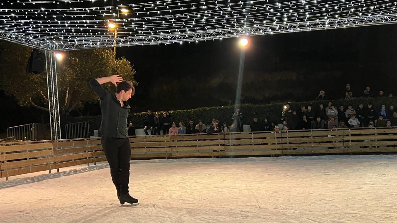 , Fos-sur-Mer : le patineur artistique Brian Joubert met le feu sur la glace