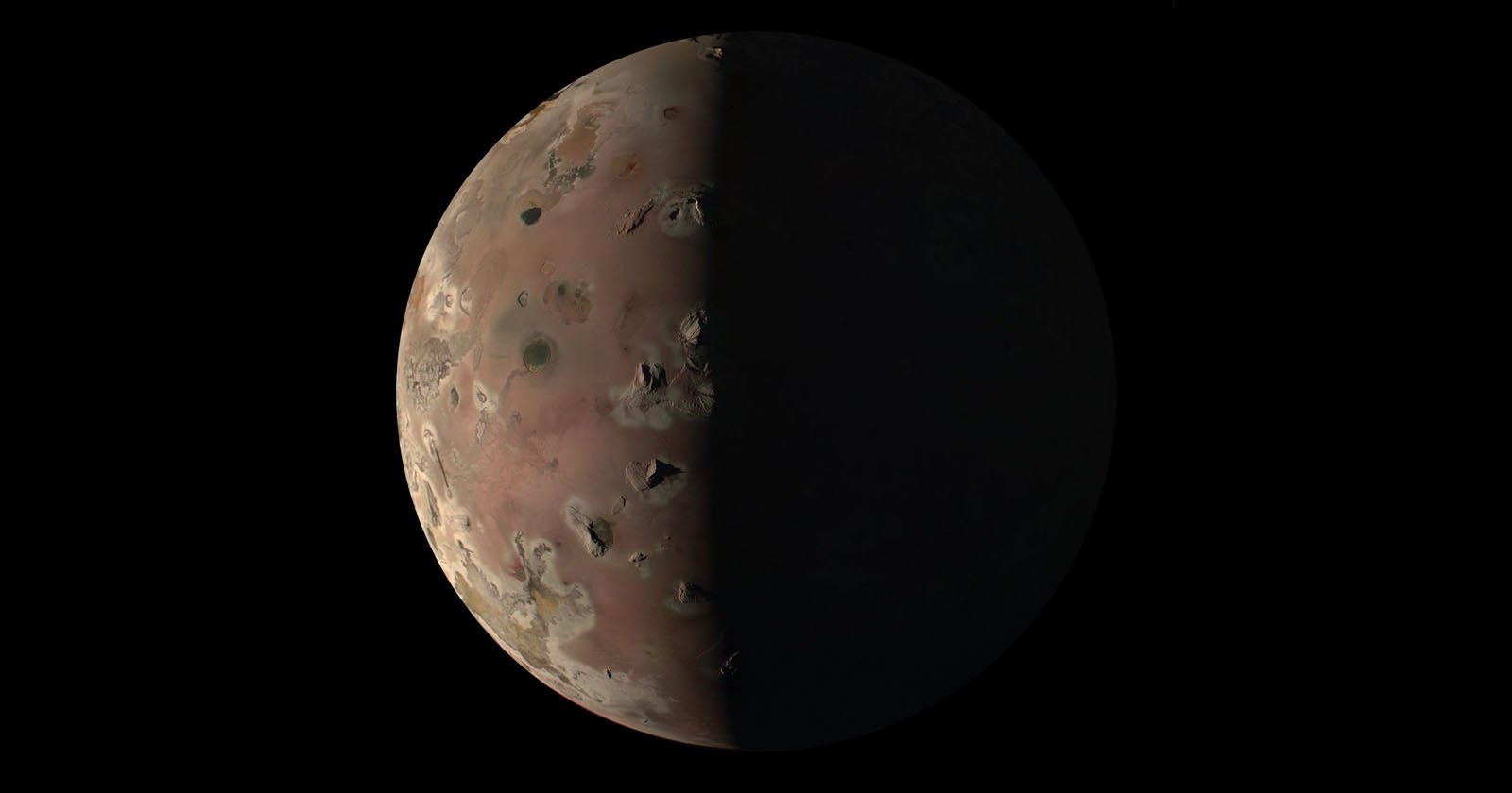, Juno capture une image incroyable de la Lune Io de Jupiter lors du survol le plus proche